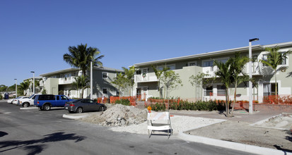 Fairways on the Green in Delray Beach, FL - Building Photo - Building Photo