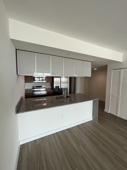 2301 NE 6th Ave, Unit 2041 in Miami, FL - Building Photo