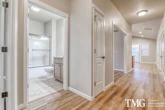 8227 NE 20th St in Vancouver, WA - Building Photo - Building Photo