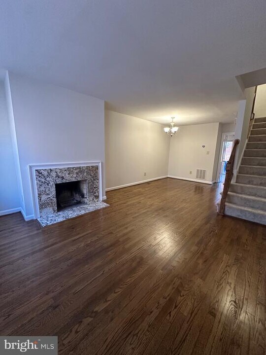 536 N West St in Alexandria, VA - Building Photo