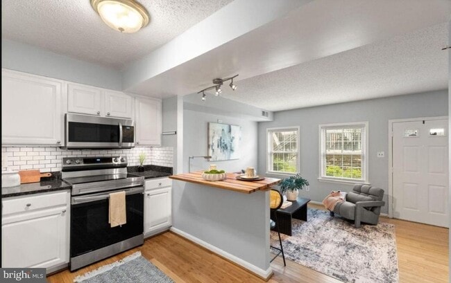 property at 122 N Bedford St