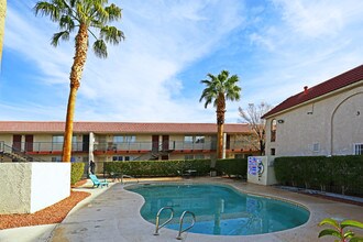 Villa Corona Apartments in Las Vegas, NV - Foto de edificio - Building Photo