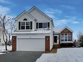 571 Jenna Dr in South Elgin, IL - Building Photo