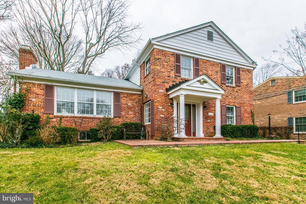 8414 W Boulevard Dr in Alexandria, VA - Building Photo