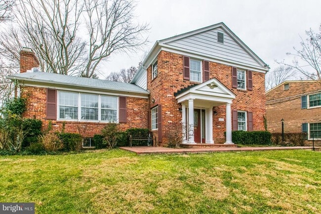 property at 8414 W Boulevard Dr