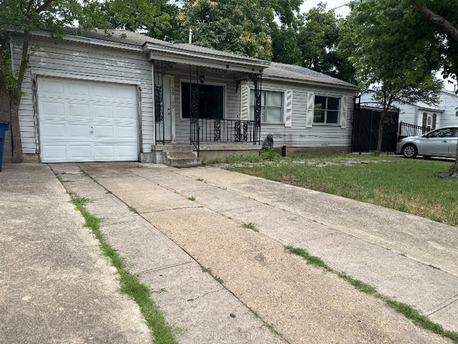 property at 2919 Shadow Wood Dr