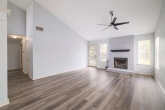 7822 Wheel Rim Cir in Austin, TX - Building Photo - Building Photo