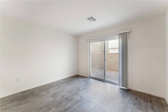 7002 Crimson Shadow St in North Las Vegas, NV - Foto de edificio - Building Photo