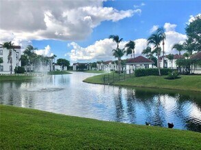 4360 NW 107th Ave in Doral, FL - Foto de edificio - Building Photo