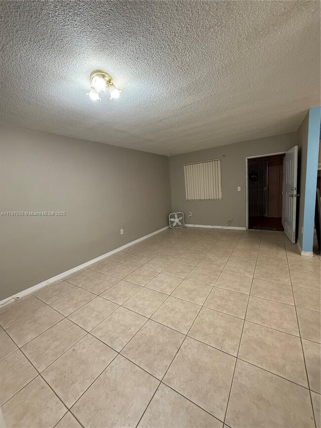 1525 NW 19th Terrace in Miami, FL - Building Photo - Building Photo