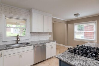 550 W Kingston Ave in Charlotte, NC - Building Photo - Building Photo
