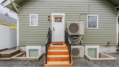 2106 Oakes Ave in Everett, WA - Building Photo - Building Photo