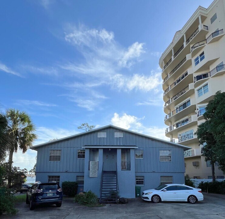 17 Riverside Dr in Cocoa, FL - Building Photo