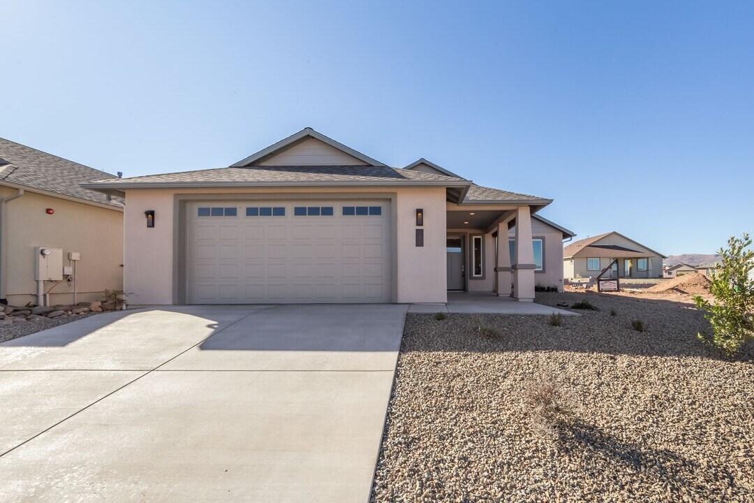994 Sterling Ln in Cottonwood, AZ - Building Photo