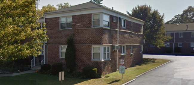 196-38 Pompeii Ave in Queens, NY - Building Photo - Building Photo