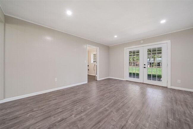 104 Co Rd 2401 in Hull, TX - Building Photo - Building Photo