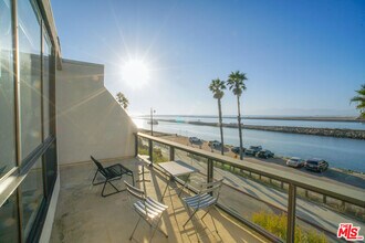 6209 Pacific Ave-Unit -302 in Los Angeles, CA - Building Photo - Building Photo