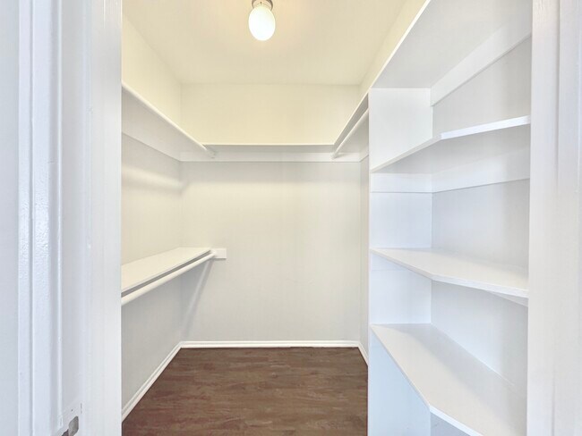 14455 Dickens St in Sherman Oaks, CA - Building Photo - Building Photo