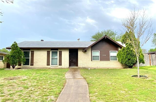 3329 Country Club Dr in Grand Prairie, TX - Building Photo