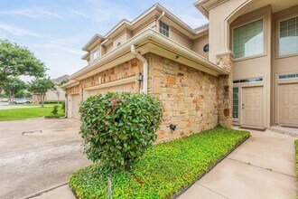 1101 E Parmer Ln in Austin, TX - Building Photo - Building Photo