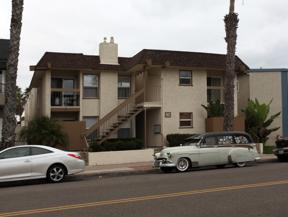 208 12th St in Huntington Beach, CA - Building Photo