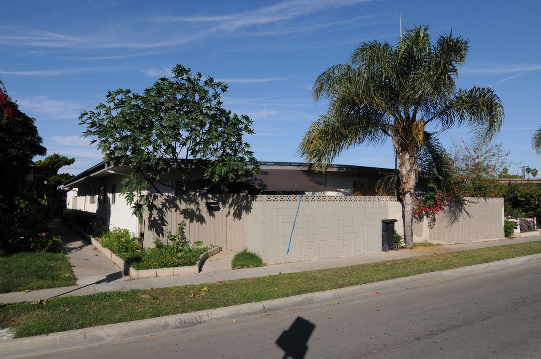 8851 Pacific Ave in Anaheim, CA - Building Photo