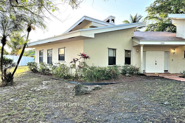 244 Natchez Ct in West Palm Beach, FL - Building Photo - Building Photo