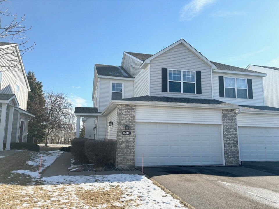 16308 70th Ave N in Osseo, MN - Building Photo