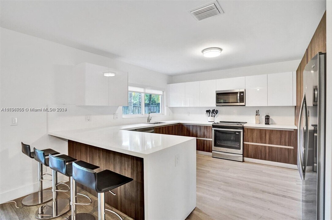 2098 Alamanda Dr in North Miami, FL - Building Photo