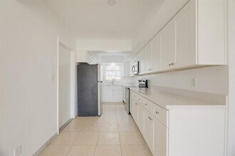 1017 NW 30th Ct in Wilton Manors, FL - Building Photo - Building Photo