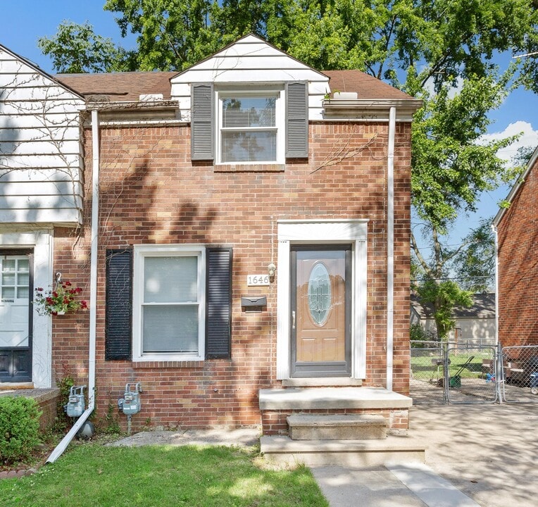 1646 15th St in Wyandotte, MI - Building Photo