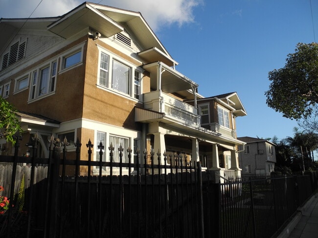 1934 Henderson Ave, Unit 1932 Henderson Ave