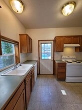 21950 NE Chinook Way in Fairview, OR - Building Photo - Building Photo