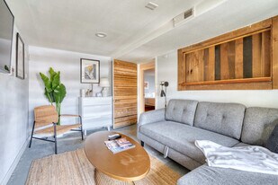 1616 NW Northrup St in Portland, OR - Building Photo