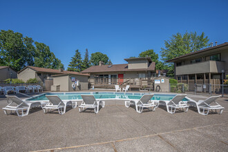 The Woodlands Apartments in Eugene, OR - Building Photo - Building Photo