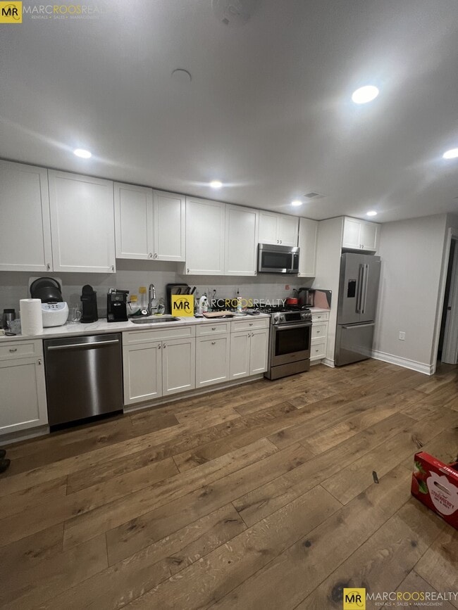 14 Mount Hood Rd, Unit 1