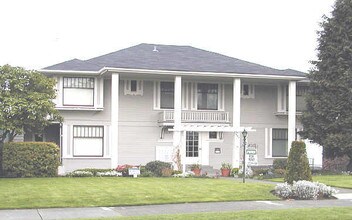 Harbor View Apartments in Everett, WA - Building Photo - Building Photo