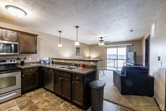 Villas at Canyon Creek Apartments in Sioux Falls, SD - Building Photo - Building Photo
