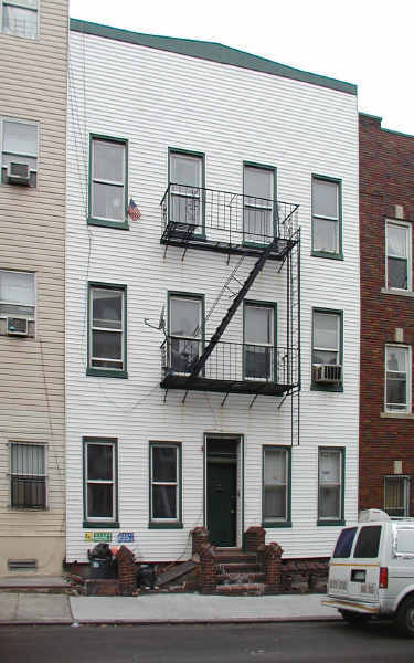 249 Jefferson St in Brooklyn, NY - Building Photo