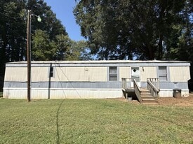 300 Huffstetler Rd in Gastonia, NC - Building Photo