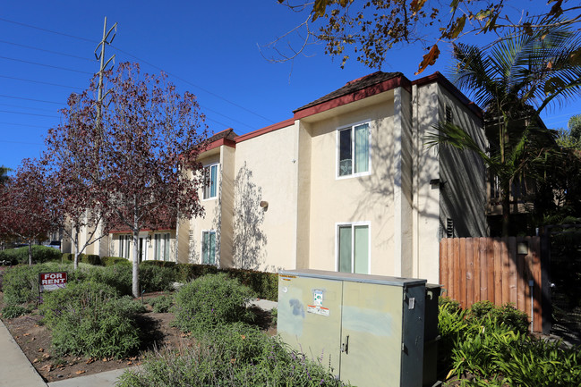 Glenaire Apartments in San Diego, CA - Building Photo - Building Photo