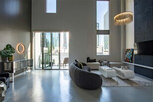 1060 Brickell Ave in Miami, FL - Building Photo