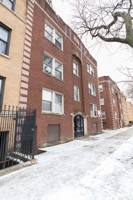 4029 W Melrose St, Unit 25-2E in Chicago, IL - Foto de edificio - Building Photo