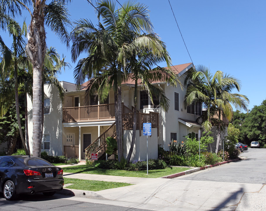 122 W Valerio St in Santa Barbara, CA - Building Photo