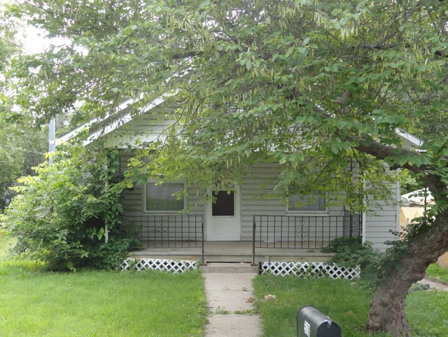 528 S Cedar Ave