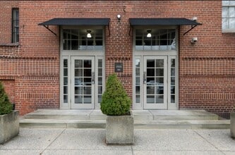 2043 Random Rd in Cleveland, OH - Foto de edificio - Building Photo