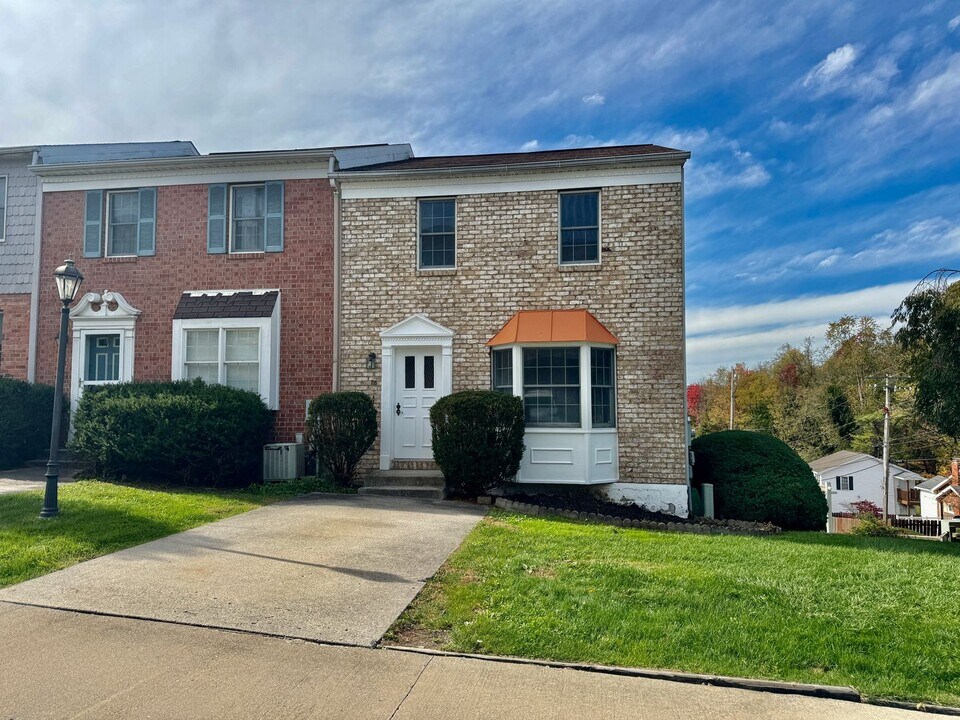 28 Old House Ln in Morgantown, WV - Building Photo