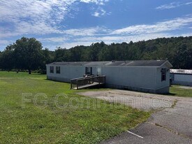 1823 Willowberry Ln in Morganton, NC - Building Photo