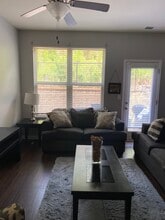 5914 Cassie Dr in Stonecrest, GA - Foto de edificio - Building Photo