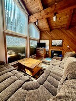 273 Rainbow Ln in Mammoth Lakes, CA - Building Photo